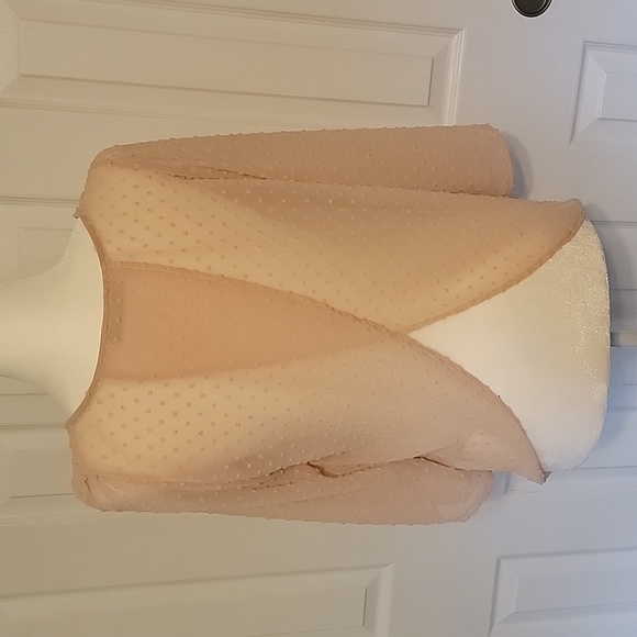 Beautiful light pinkish/cream blouse - Picture 2 of 5